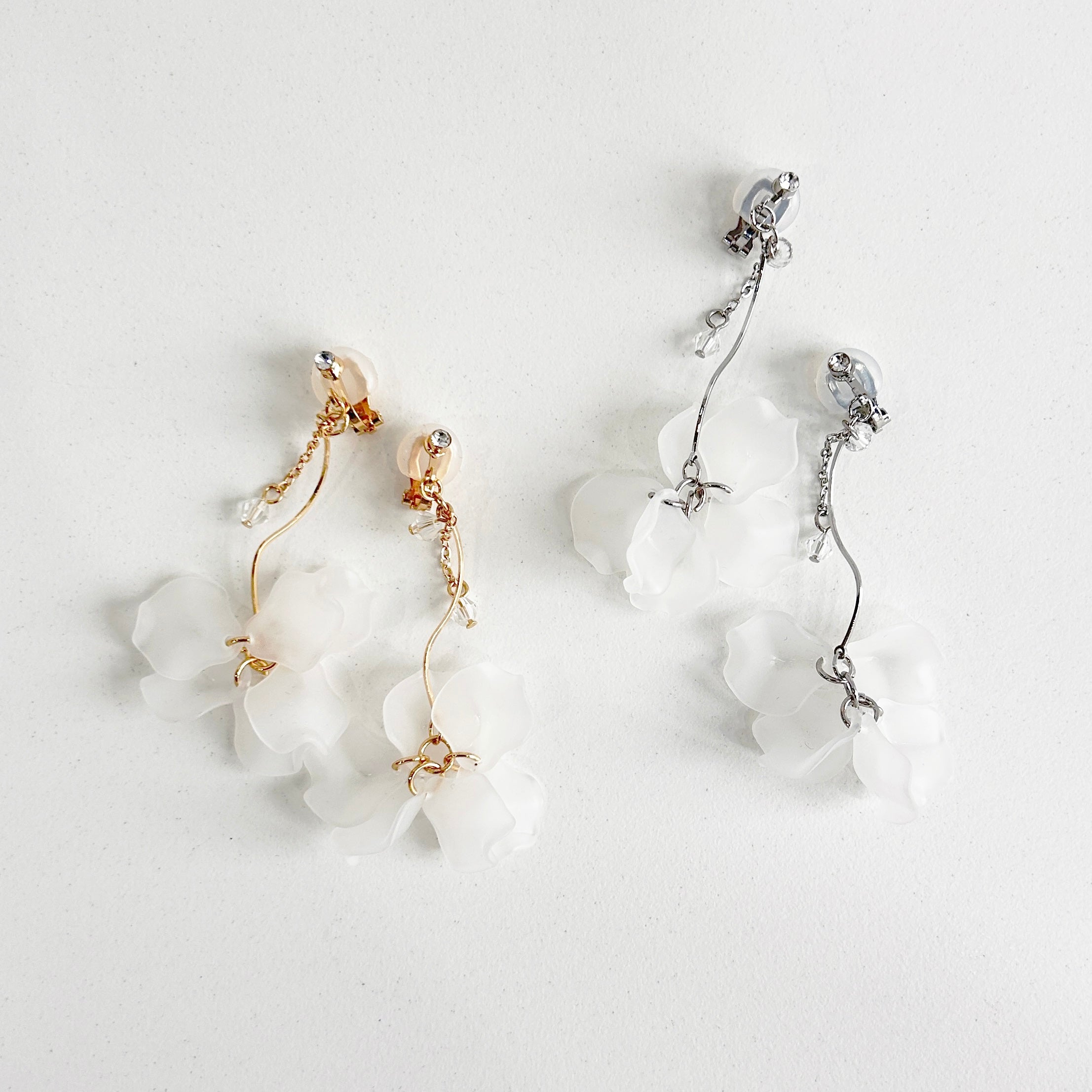 Self-Portrait 上品 ホワイト フラワー エナメル イヤリング Vintage 50s - 60s white ivory celluloid flower earrings